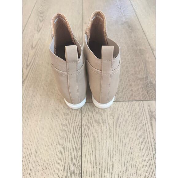 DV Dolce Vita Tan Kimber Sneaker Size 8.5 - Picture 3 of 5